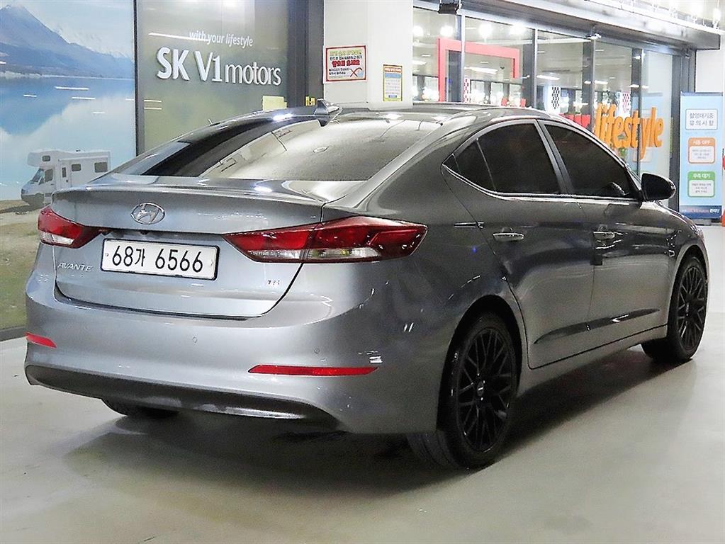 HYUNDAI Avante - Vista 6