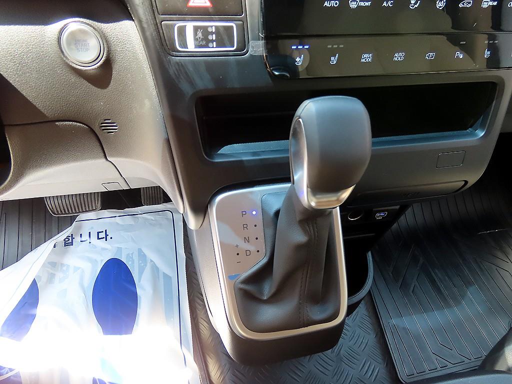 HYUNDAI Staria - Vista 12