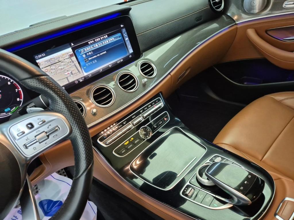 Mercedes Benz E class - Vista 12