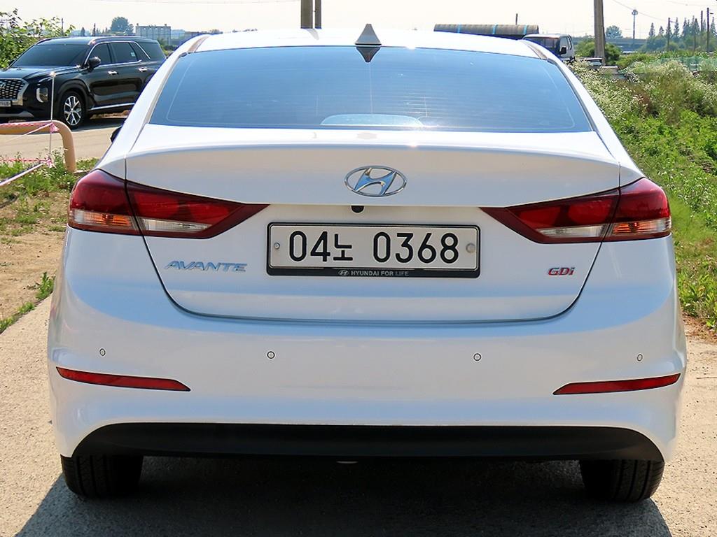 HYUNDAI Avante - Vista 6