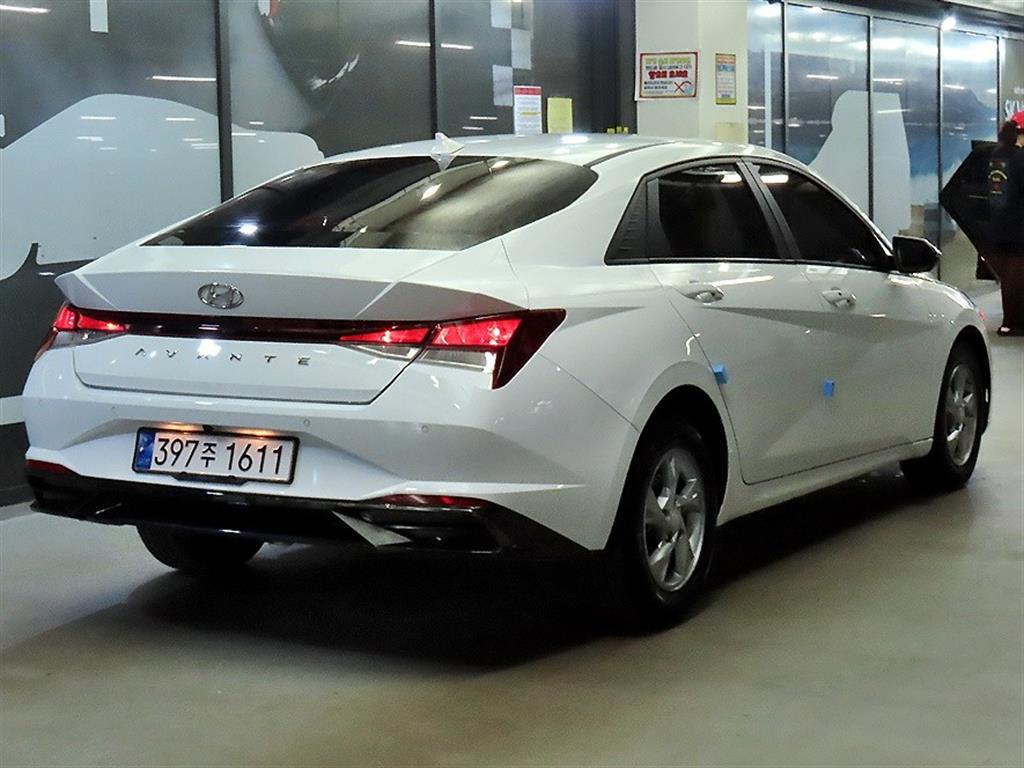 HYUNDAI Avante - Vista 6