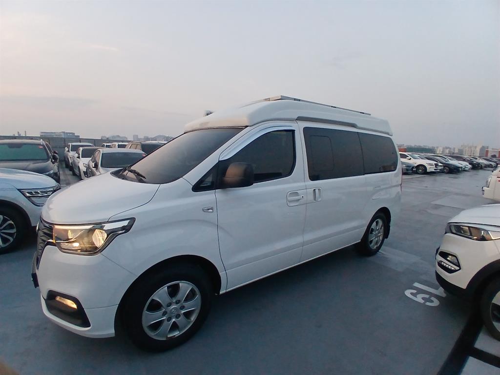 HYUNDAI Starex - Vista 3