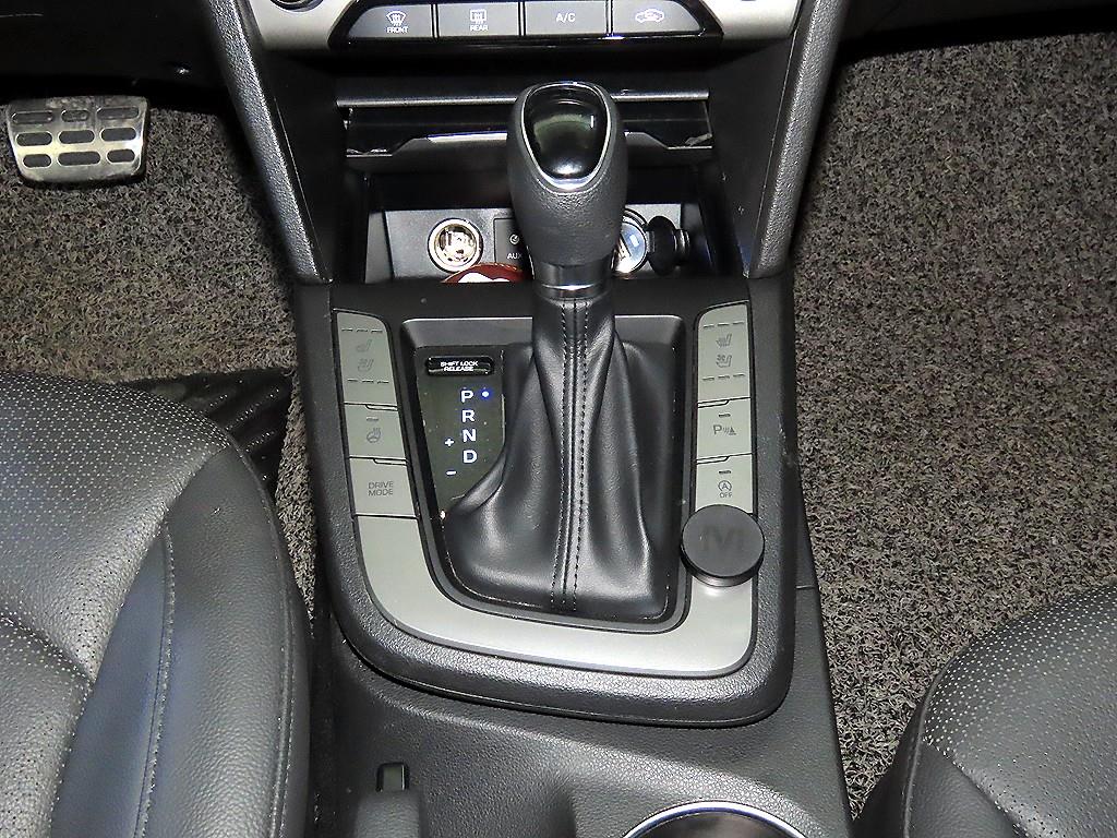 HYUNDAI Avante 2018 Gris - Importación desde Corea - HF Imports Iquique - Foto 14