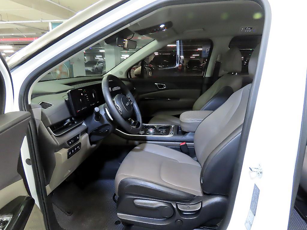 KIA Carnival - Vista 8