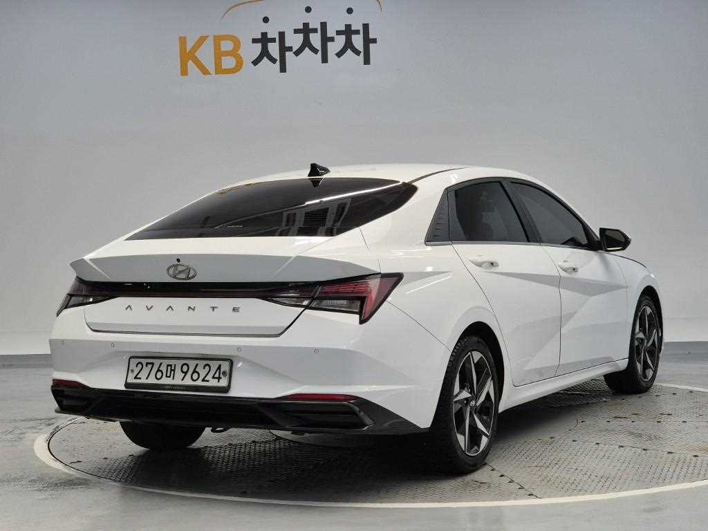 HYUNDAI Avante - Vista 3
