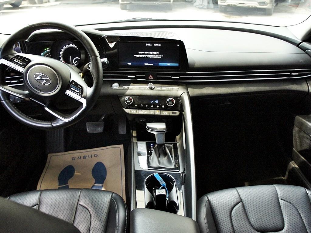 HYUNDAI Avante - Vista 9