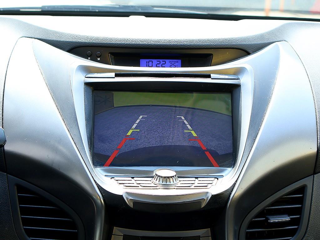 HYUNDAI Avante - Vista 12