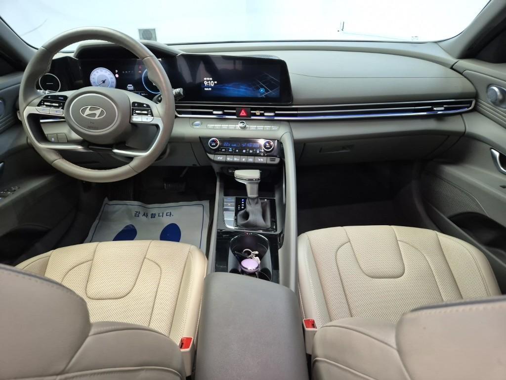 HYUNDAI Avante - Vista 9