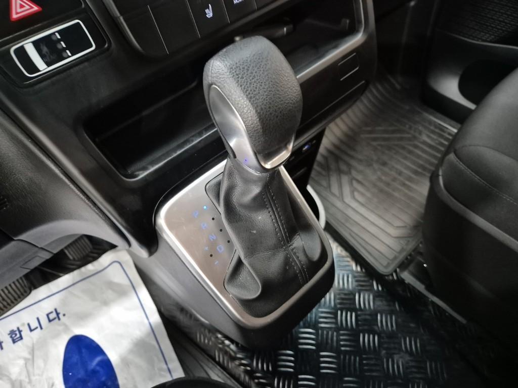 HYUNDAI Staria - Vista 12
