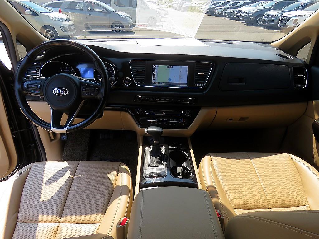 KIA Carnival - Vista 10
