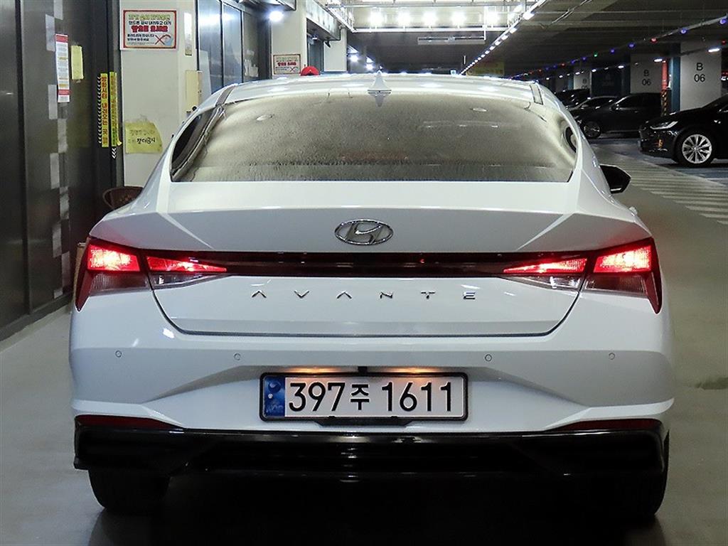 HYUNDAI Avante - Vista 7