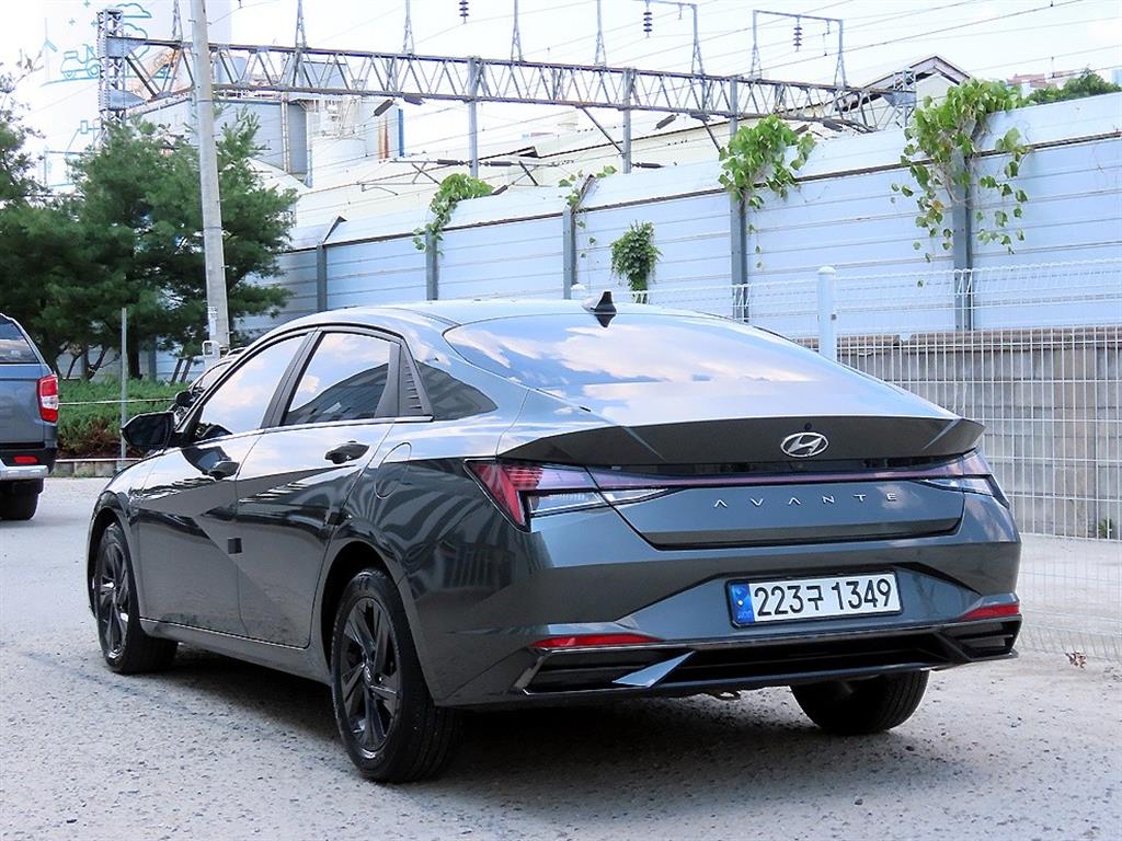 HYUNDAI Avante - Vista 3