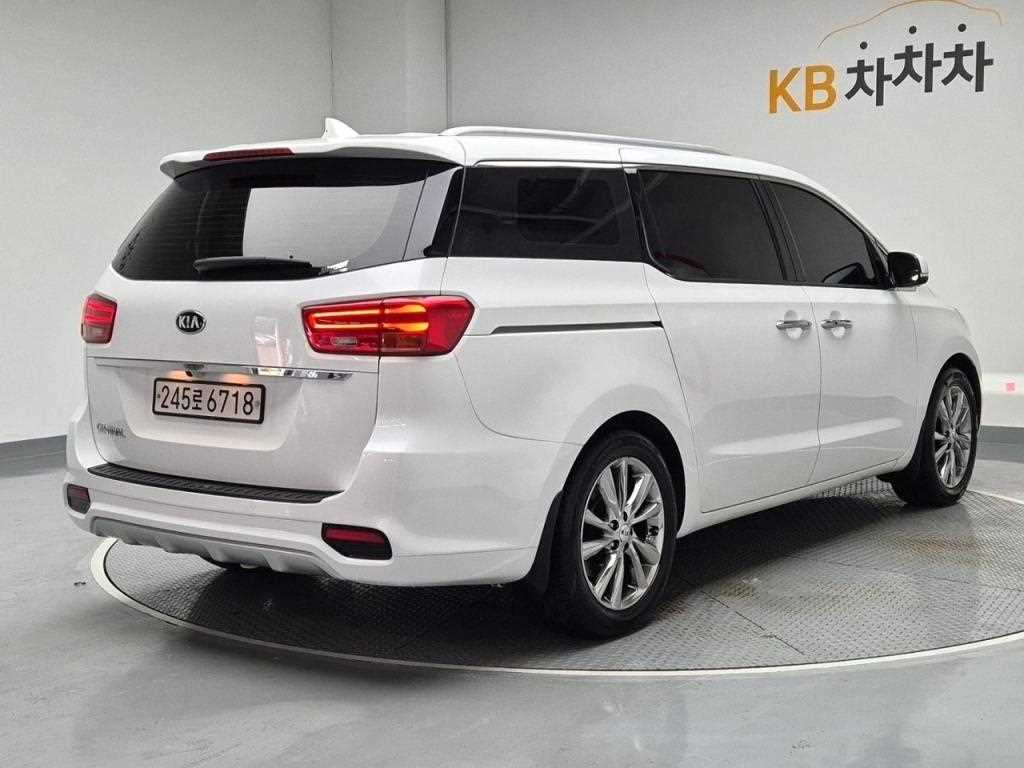 KIA Carnival - Vista 3