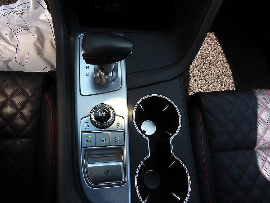 Genesis G70 - Vista 12
