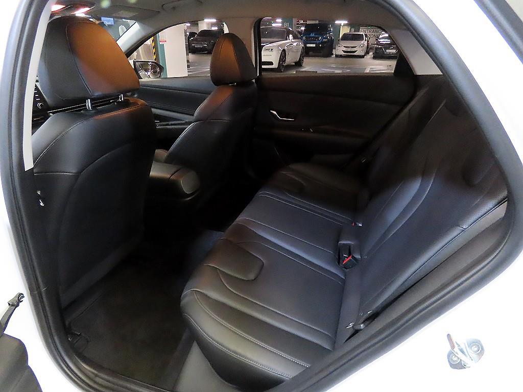 HYUNDAI Avante - Vista 9