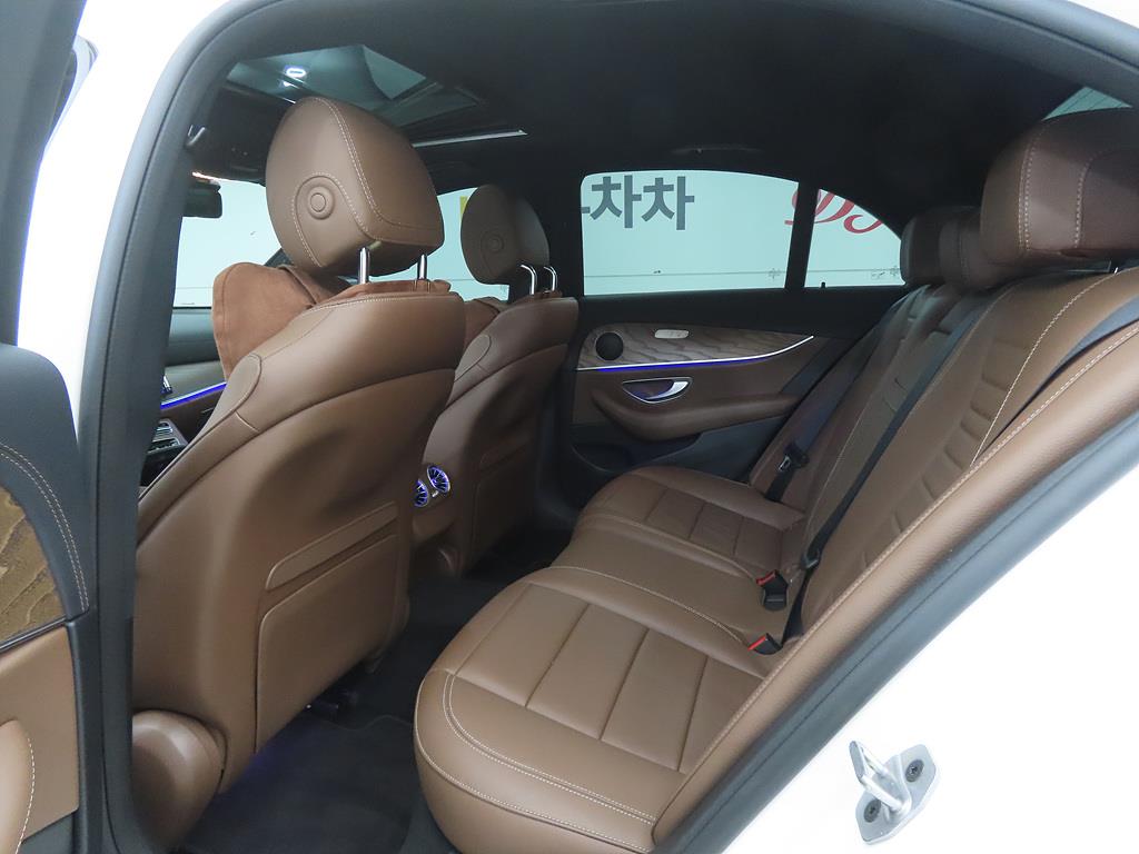 Mercedes Benz E class - Vista 8