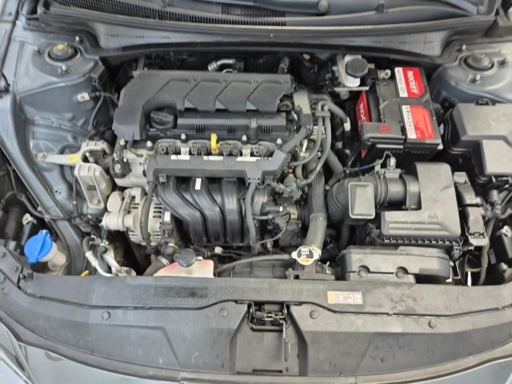 HYUNDAI Avante - Vista 8