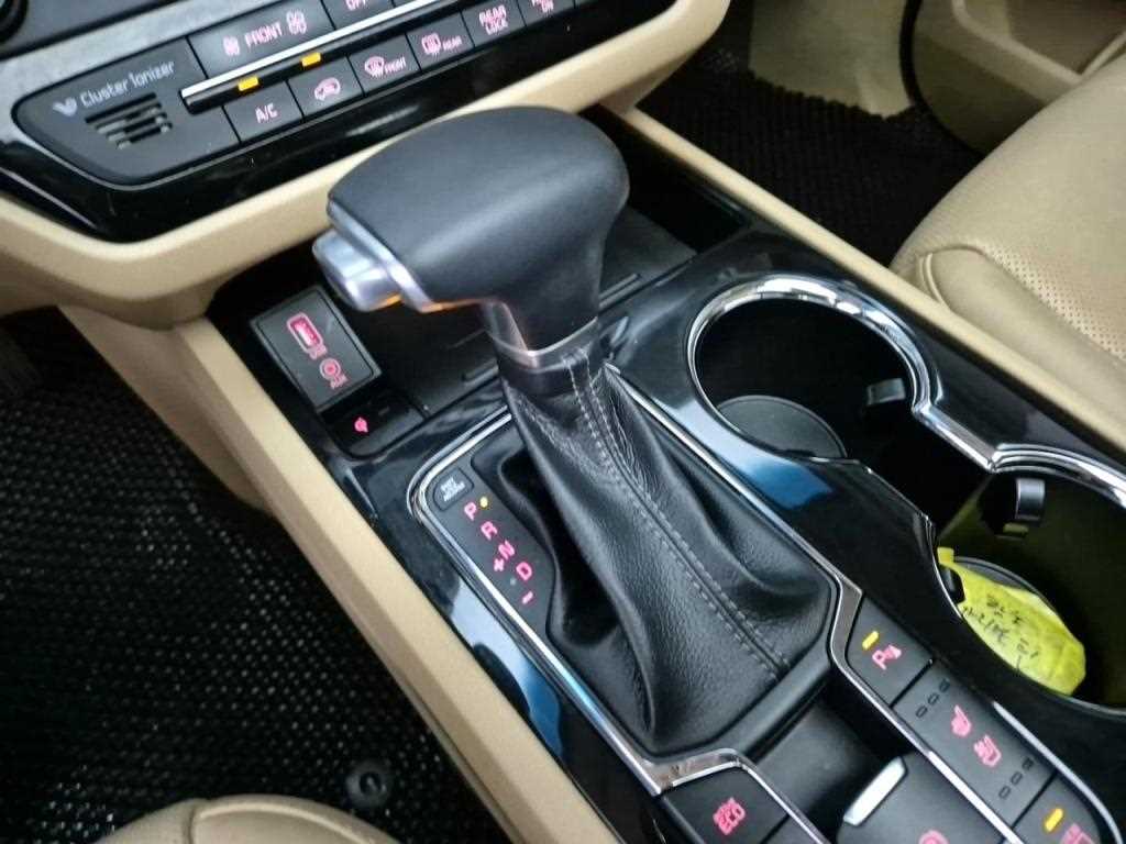 KIA Carnival - Vista 10