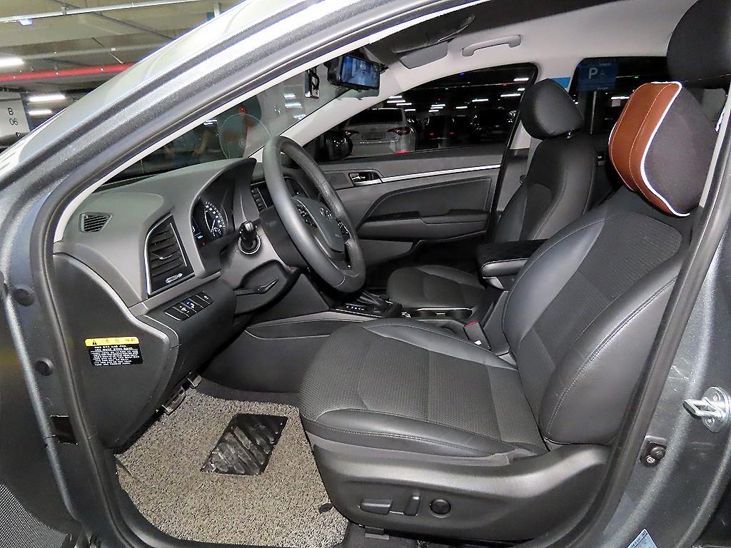HYUNDAI Avante - Vista 8