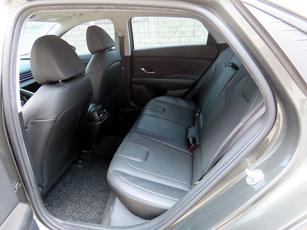 HYUNDAI Avante - Vista 8