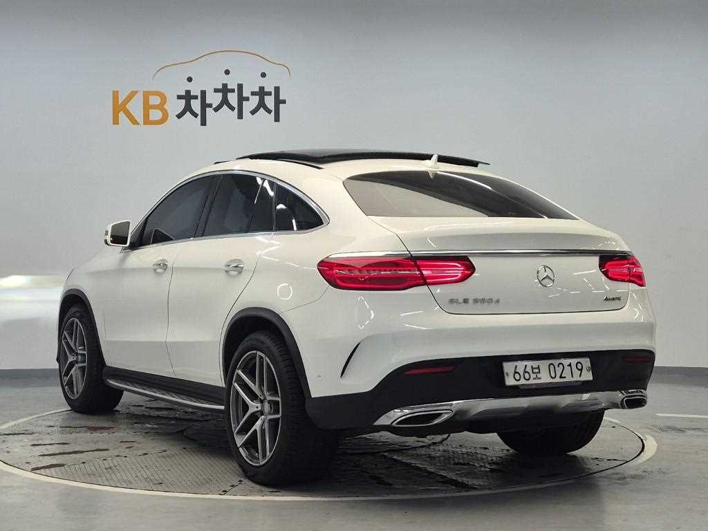 Mercedes Benz GLE Class - Vista 2