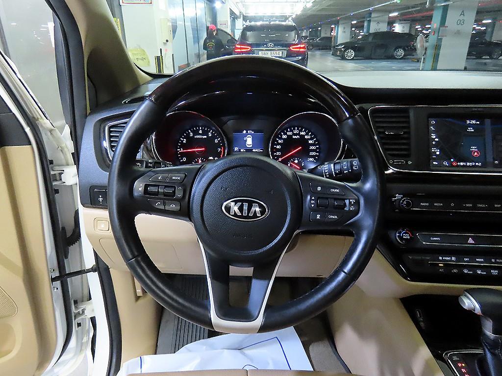 KIA Carnival - Vista 11