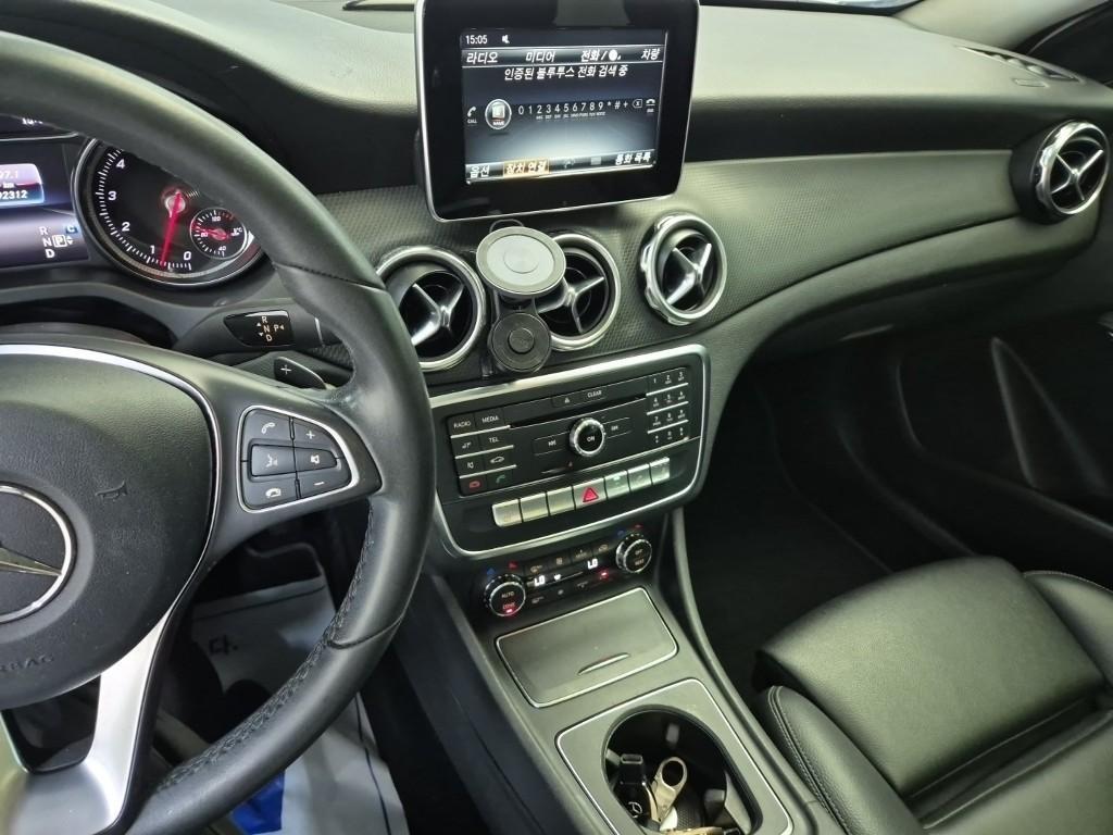 Mercedes Benz GLA Class - Vista 12