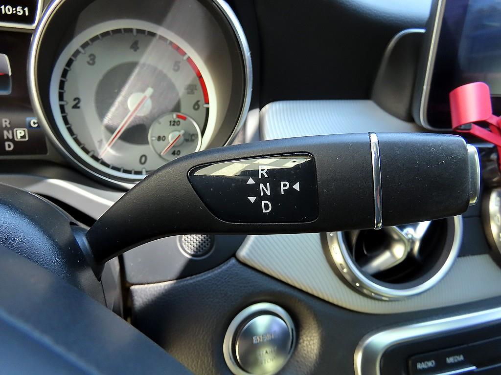 Mercedes Benz GLA Class - Vista 12