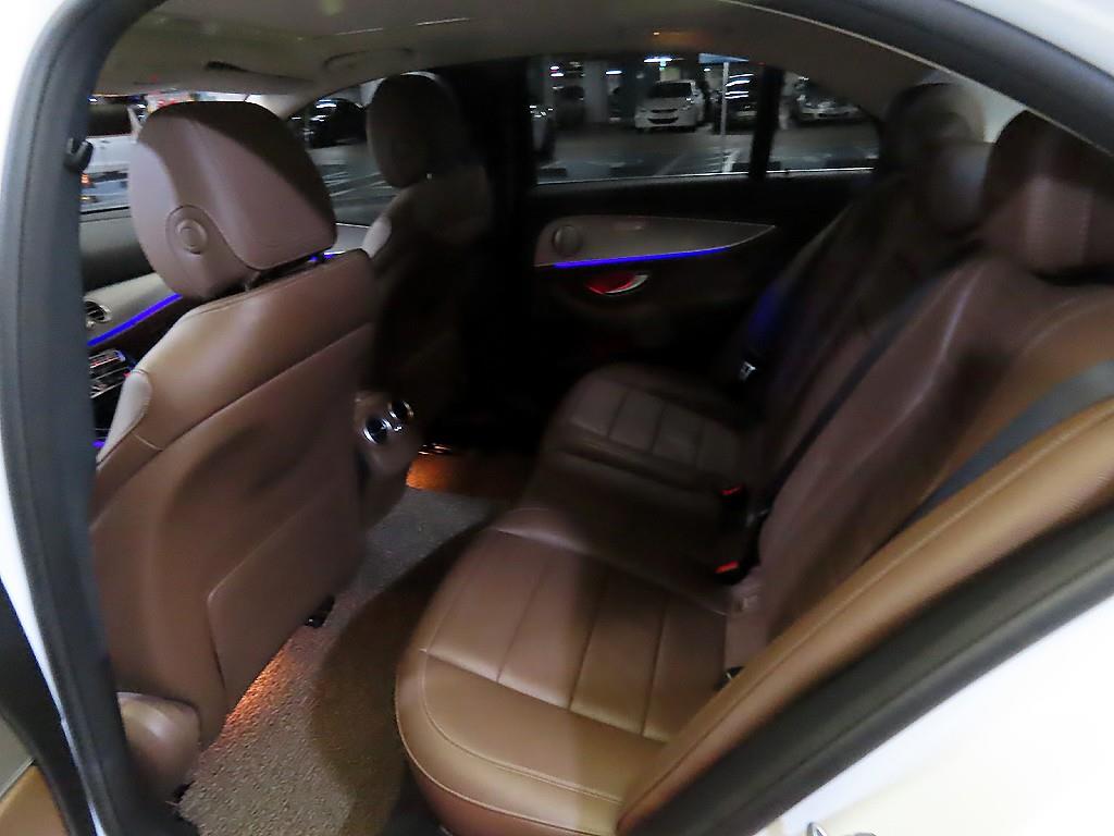 Mercedes Benz E class - Vista 9