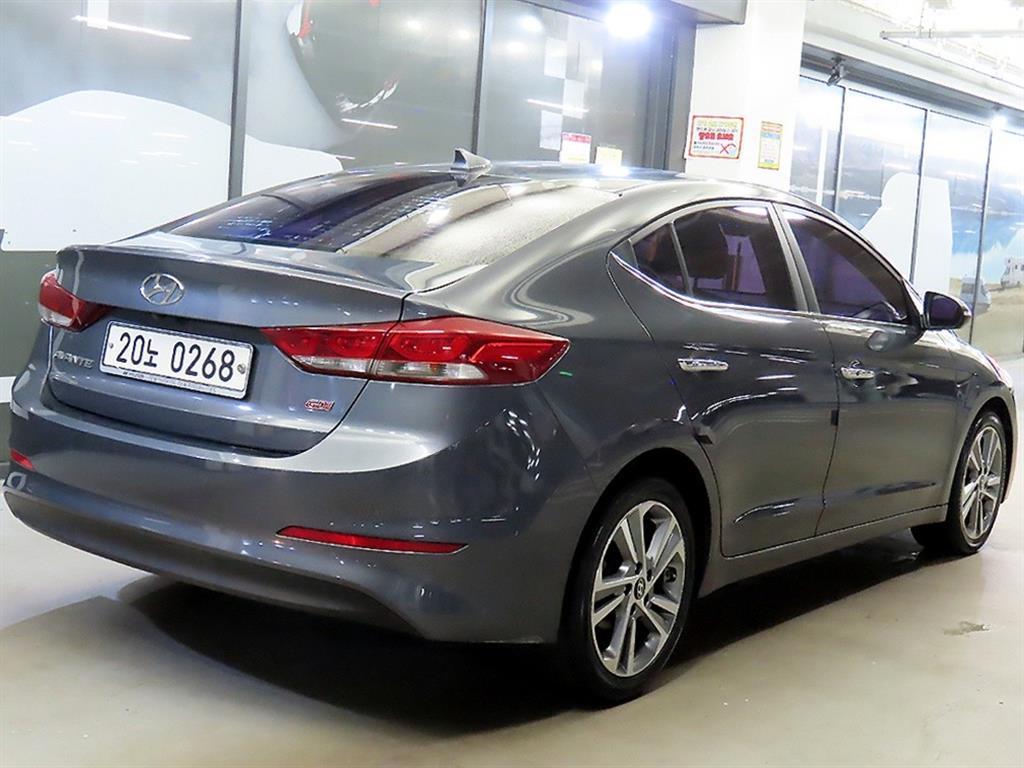 HYUNDAI Avante - Vista 6