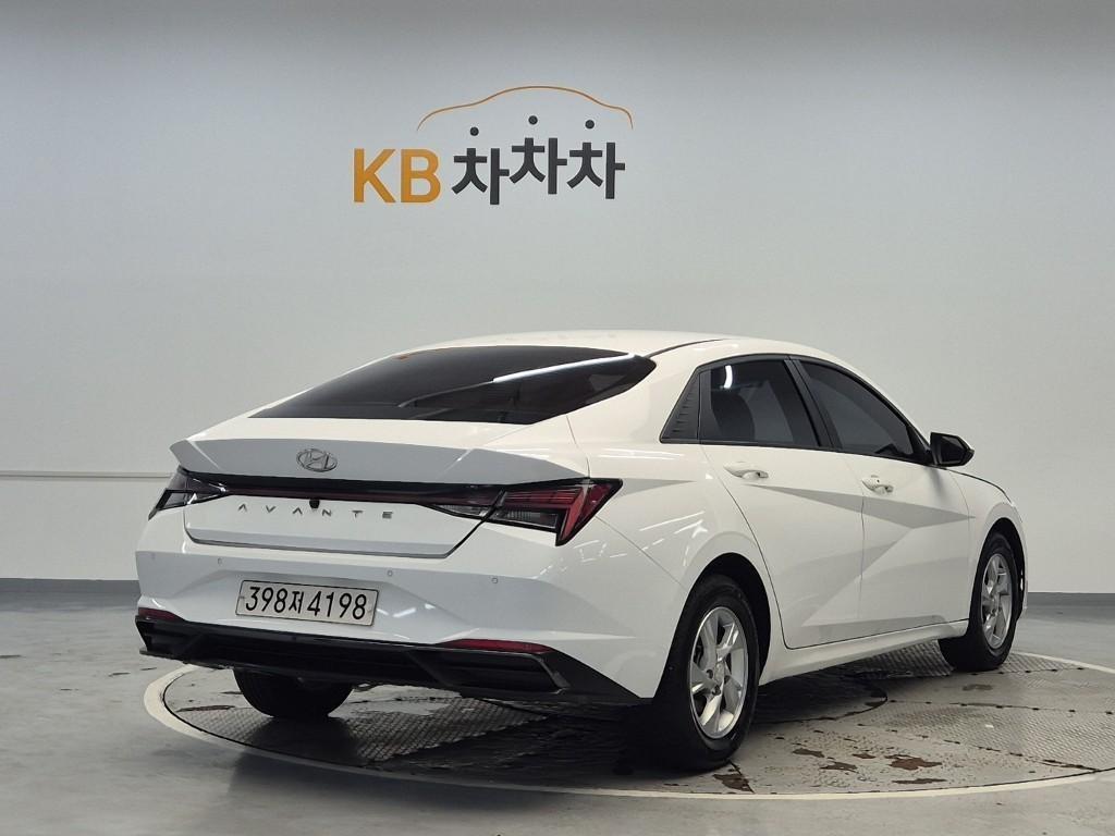 HYUNDAI Avante - Vista 3