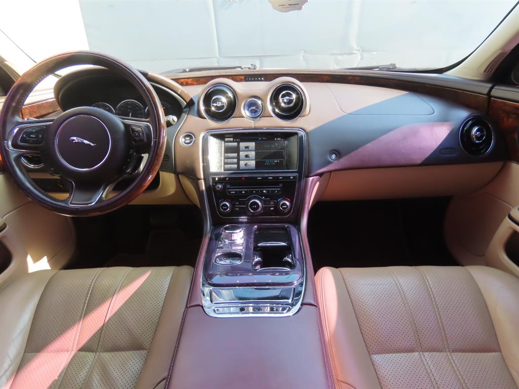 Jaguar XJ - Vista 12