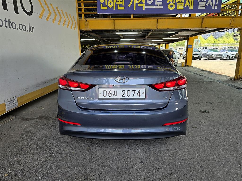 HYUNDAI Avante - Vista 8
