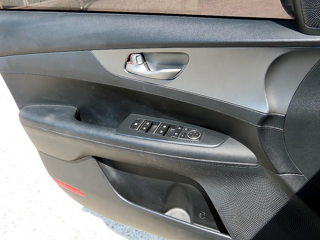 KIA K3 2018 Blanco - Importación desde Corea - HF Imports Iquique - Foto 13
