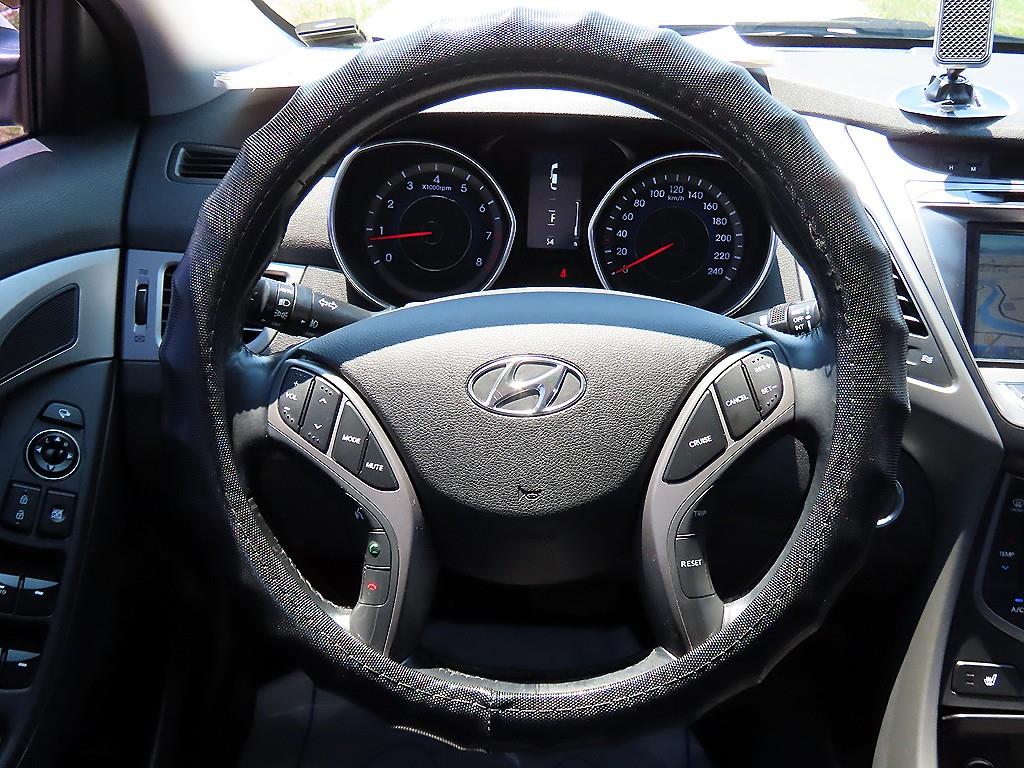 HYUNDAI Avante - Vista 9
