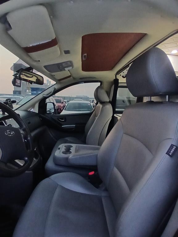 HYUNDAI Starex - Vista 8