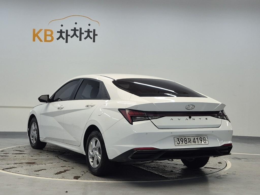 HYUNDAI Avante - Vista 2