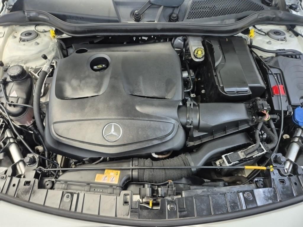 Mercedes Benz GLA Class - Vista 7