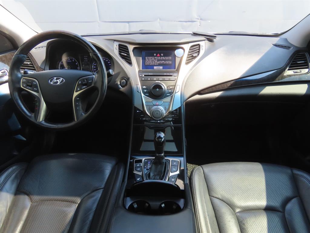HYUNDAI Grandeur - Vista 10