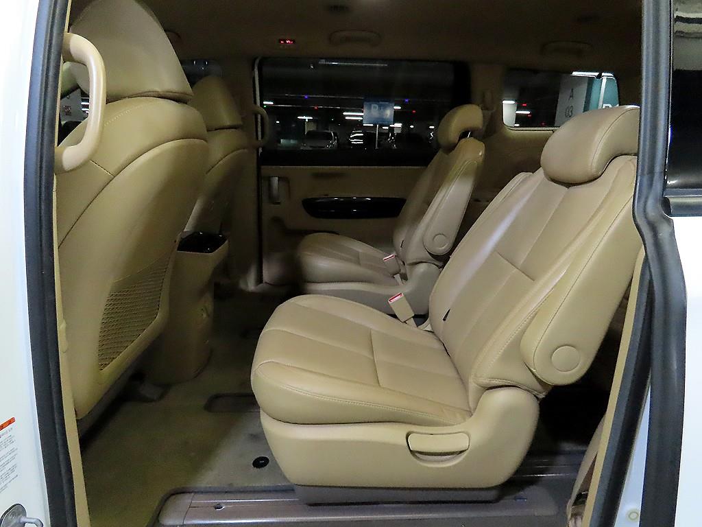 KIA Carnival - Vista 9