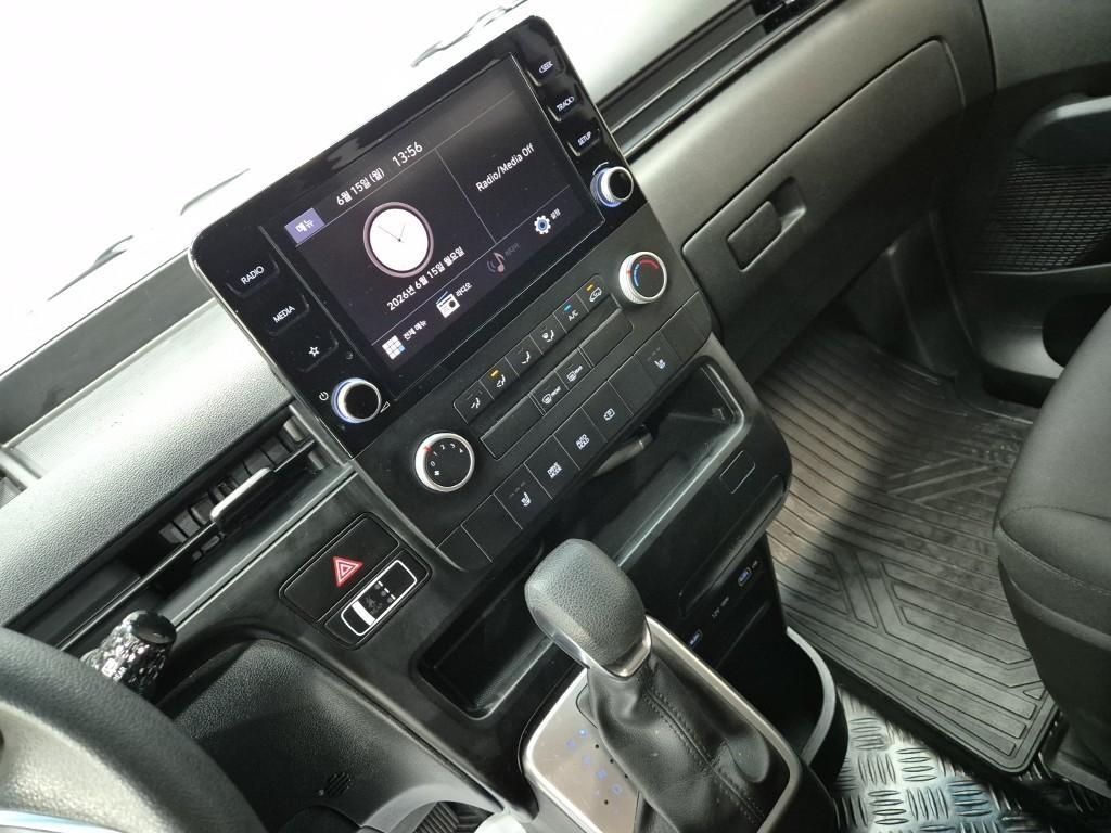 HYUNDAI Staria - Vista 10