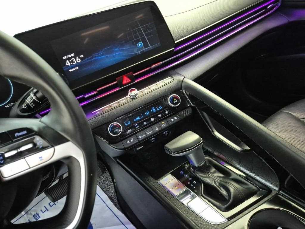 HYUNDAI Avante - Vista 12