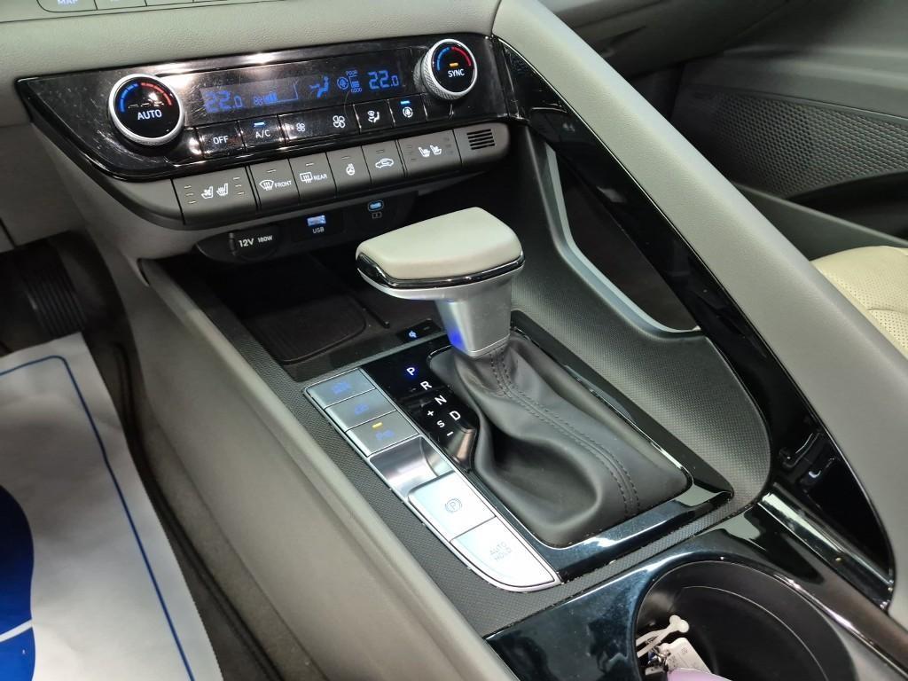HYUNDAI Avante - Vista 10