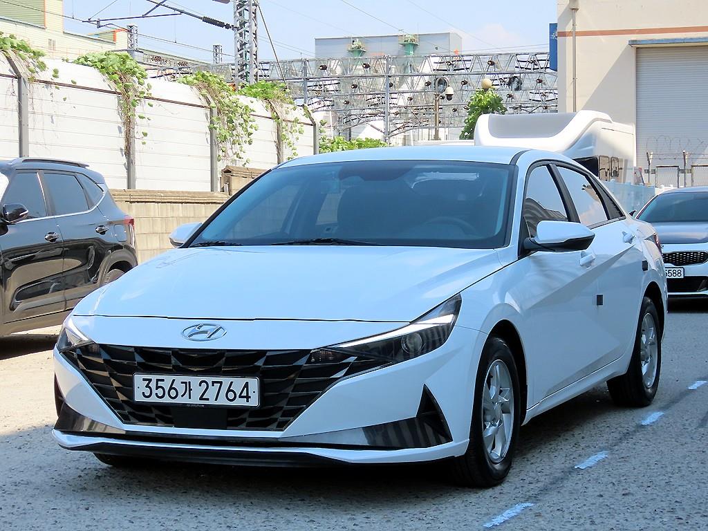 HYUNDAI Avante - Vista 2