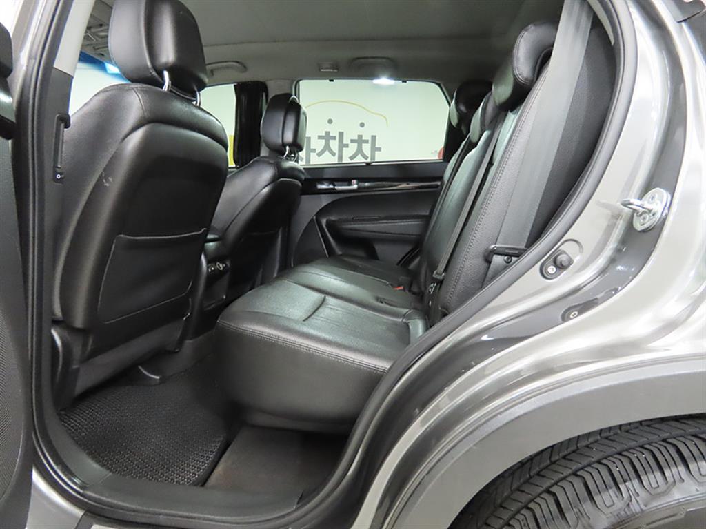 KIA Sorento - Vista 8