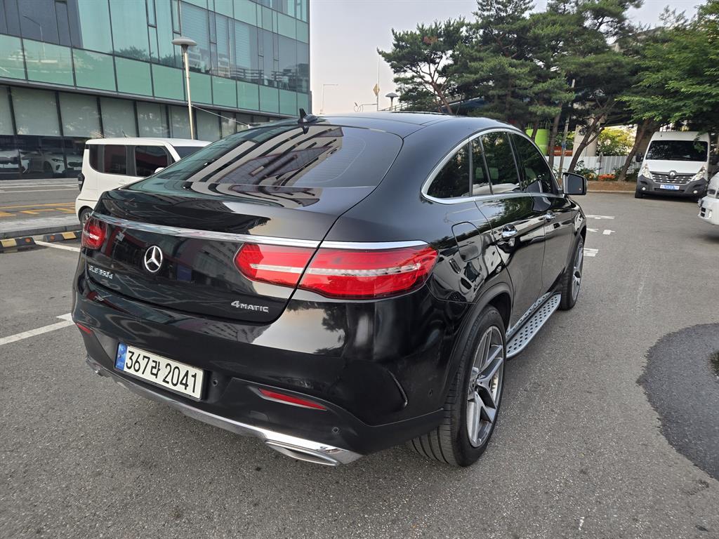 Mercedes Benz GLE Class - Vista 6