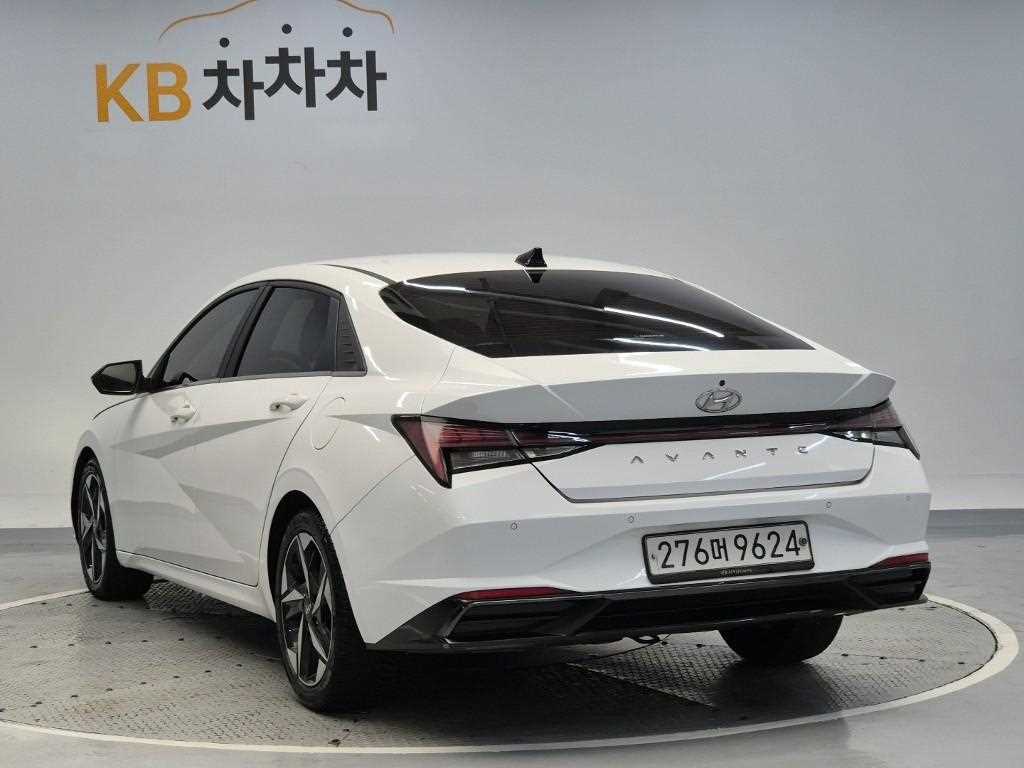 HYUNDAI Avante - Vista 2