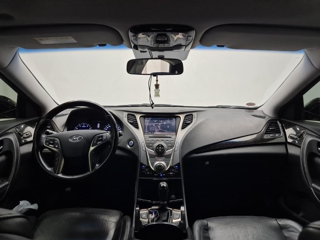 HYUNDAI Grandeur - Vista 9