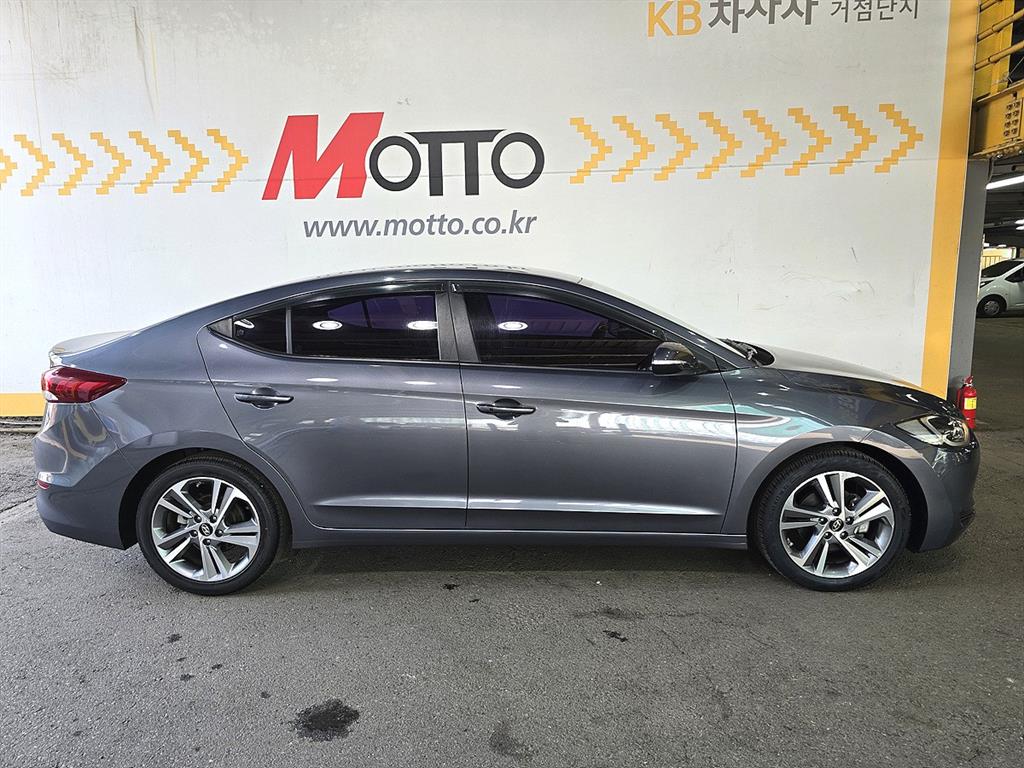 HYUNDAI Avante - Vista 6