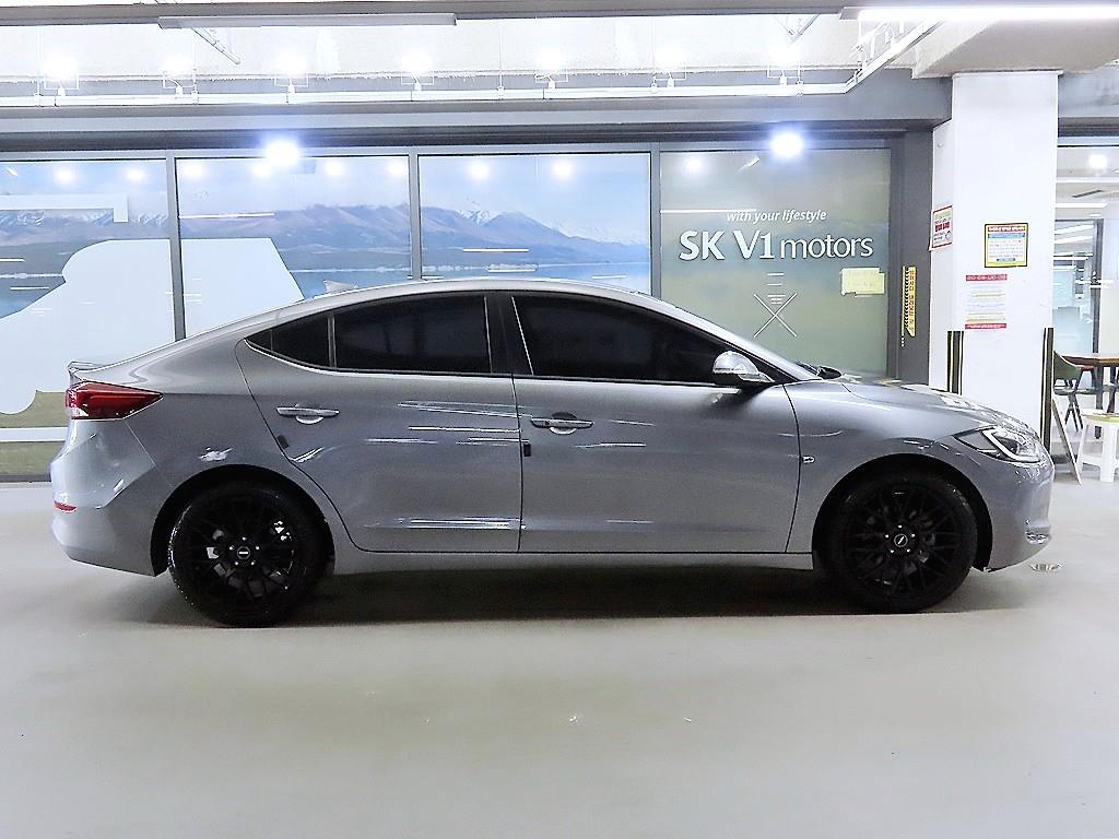 HYUNDAI Avante - Vista 3